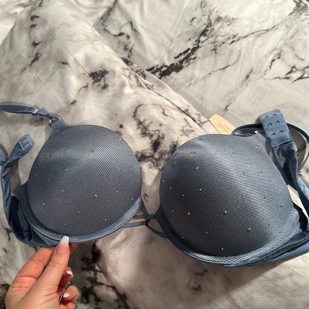 36B Victoria’s Secret miraculous plunge push up bra brand new with tags rare wow